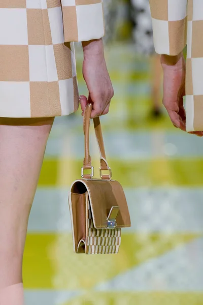 Look 30